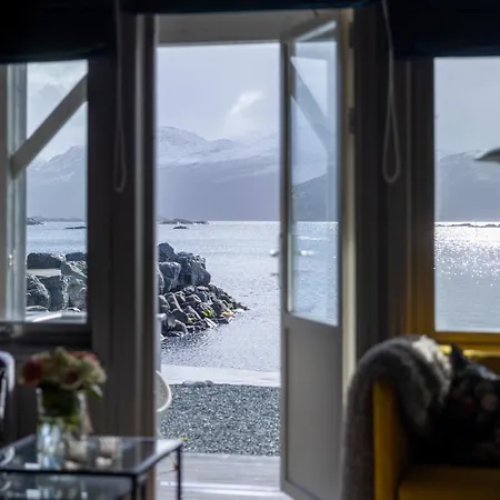 Casa de Férias Seahouse With Shoreline In Kalvag *