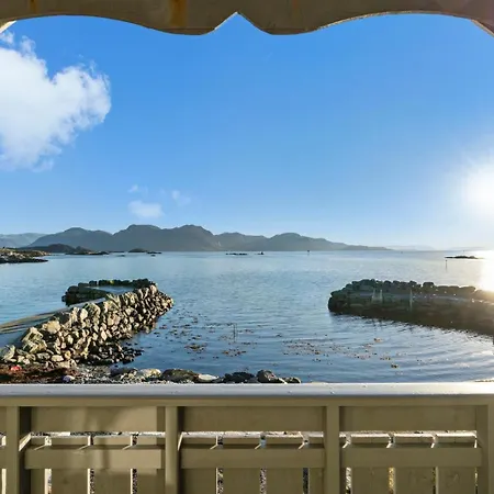 Seahouse With Shoreline In Kalvag * Froya (Vestland)